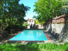  Old estate with all adorable holiday houses in the wooded hills with shared pool  Сан Марчелло Пистоезе